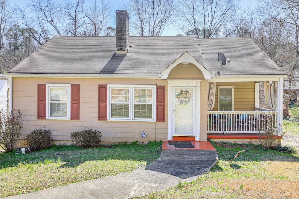 Half-mi to Pool & Golf: Atlanta Home w/ Veranda!