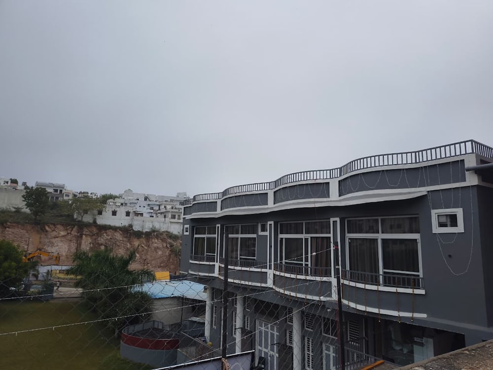 Shree Vallabh Resort