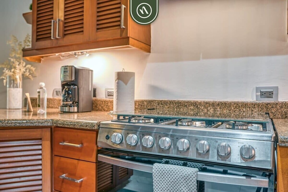 Modern 2BR Condo in Old Town - Private Terrace