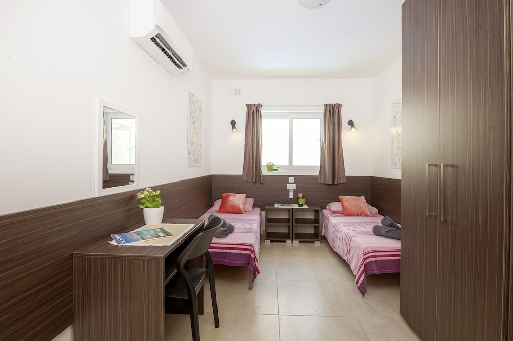 Summer Breeze Maisonette with Terrace by Getaways Malta view 3