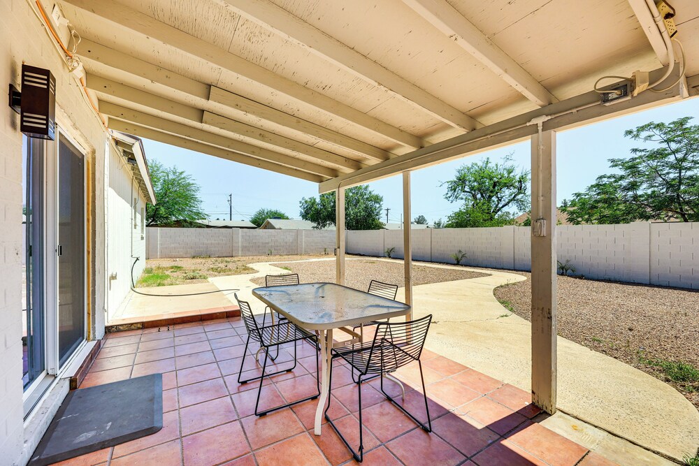 3 Mi to Dtwn Mesa: Home w/ Fenced Backyard!