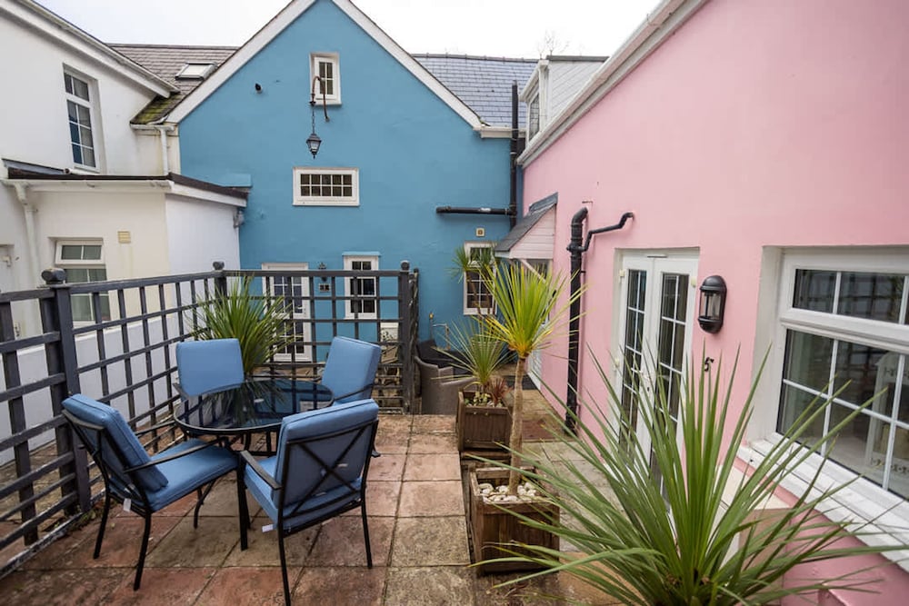 Rose Cottage - 2 Bedroom Cottage - Penally