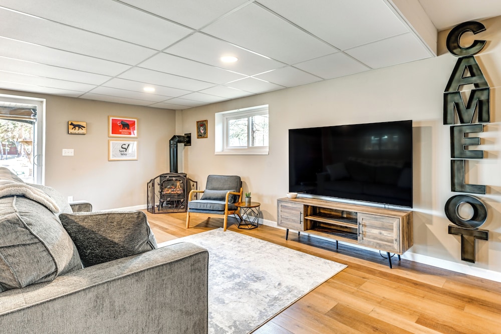 Boat Dock, Hot Tub & Deck: Lakefront Nekoosa Home!