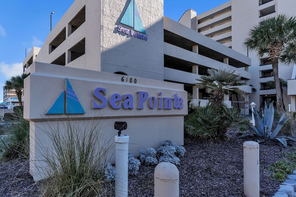 Coastal Retreat: Beach Access & Modern Comforts 2 Bedroom Condo