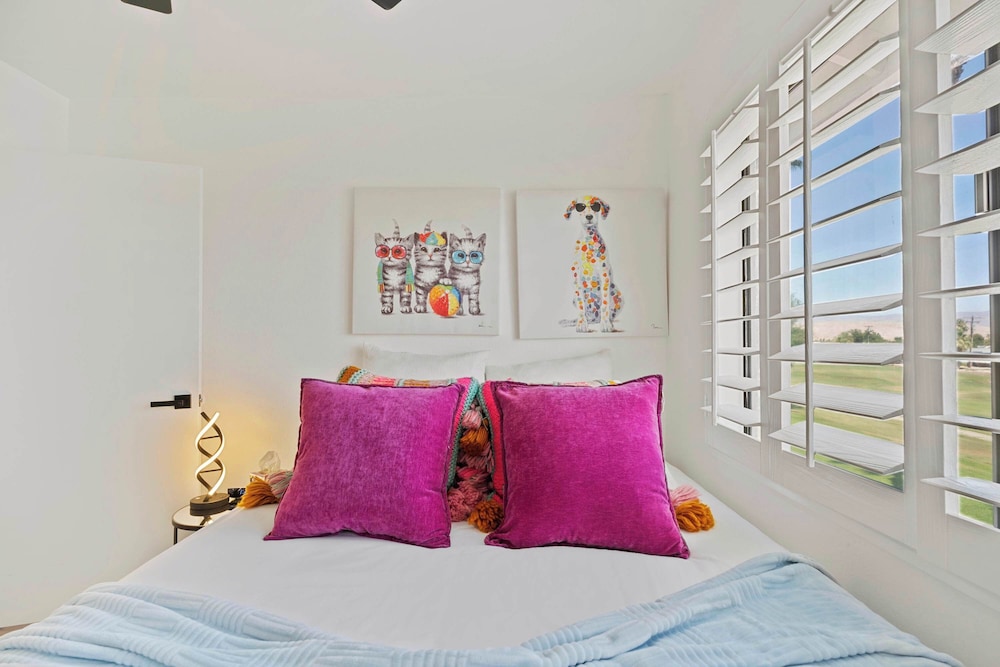 The 14th Fairway Delight 4Bd W/community Pool!