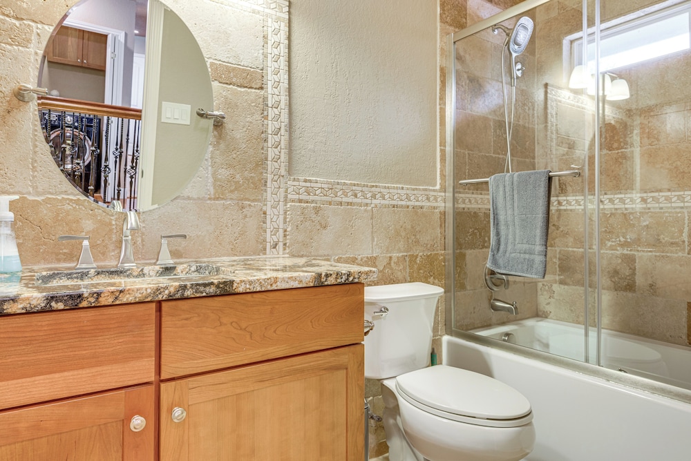6 Mi to Water: Spacious Canyon Lake Home