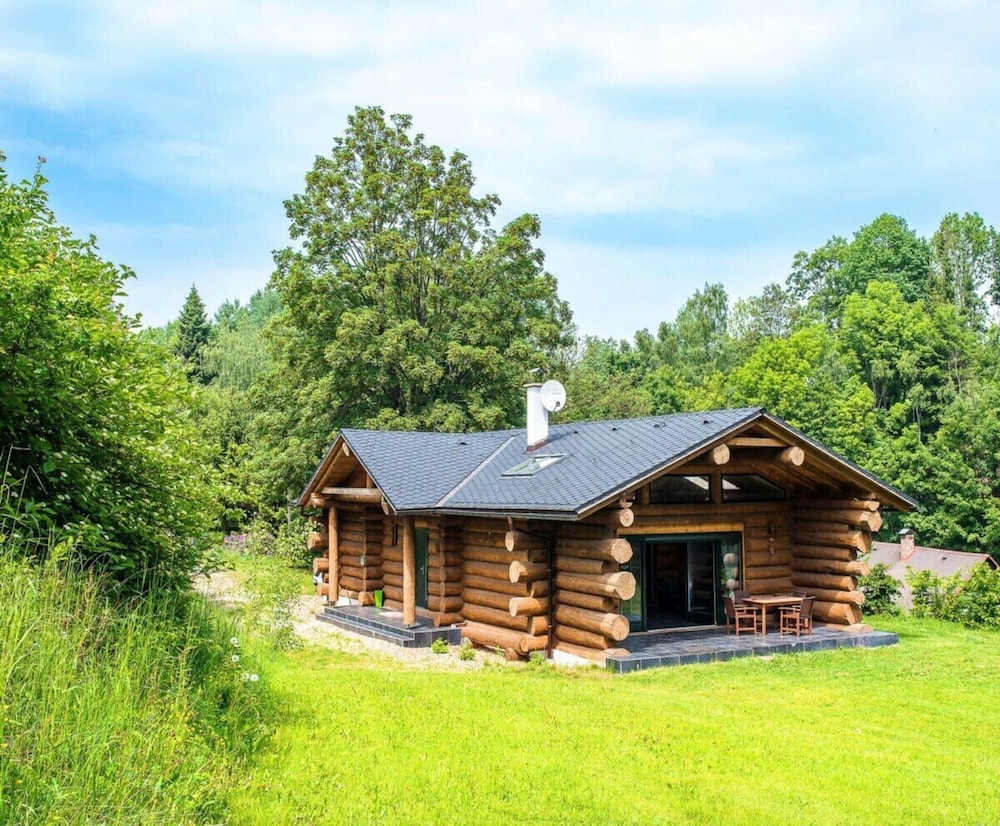 Spacious Holiday Home With Internet