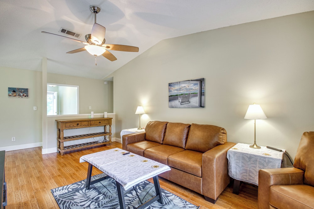Shop, Dine & Visit Uwf: Pensacola Home w/ Yard!