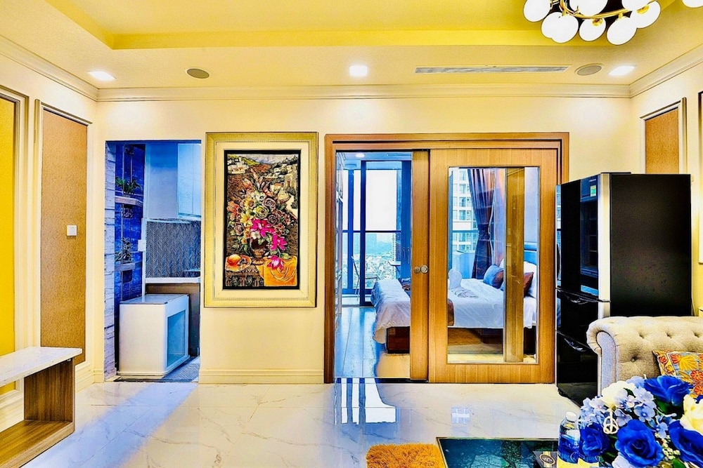 DongDong Skyview APT in Landmark81 Tower