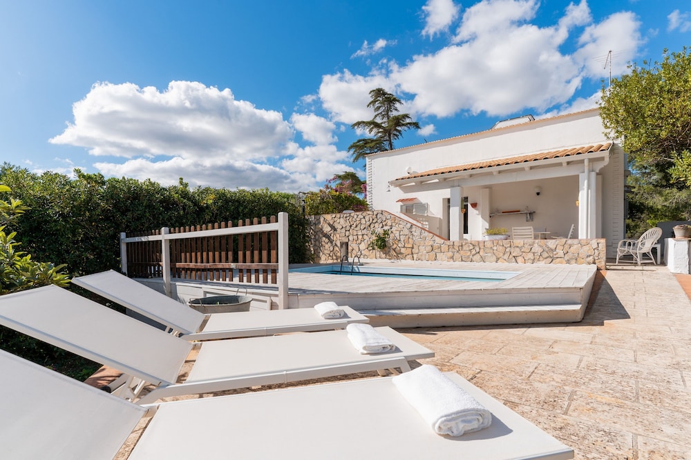Villa Nuvole Bianche con Piscina by Wonderful Italy