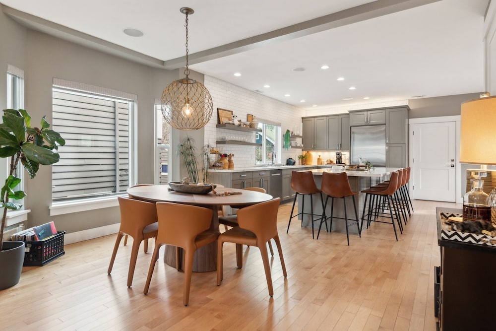 Spacious Family Retreat Media Room & Patio 3 Bedroom Home