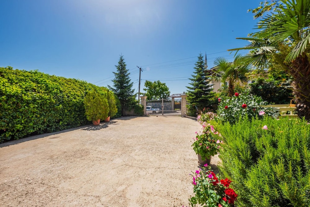 Charming Townhouse With Stunning Views
