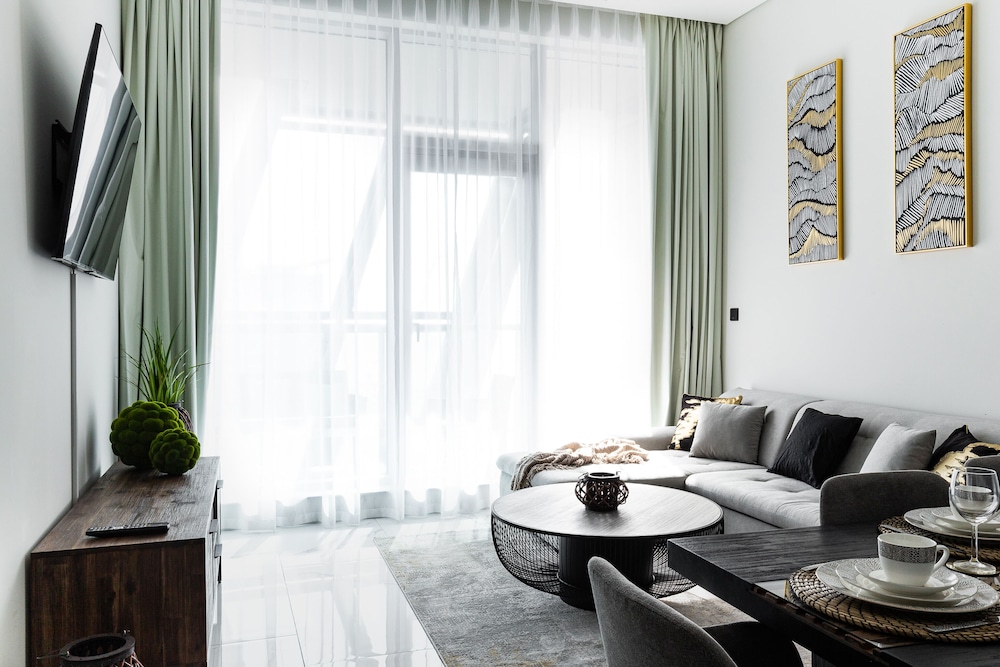 GLOBALSTAY. J One Tower Apartments