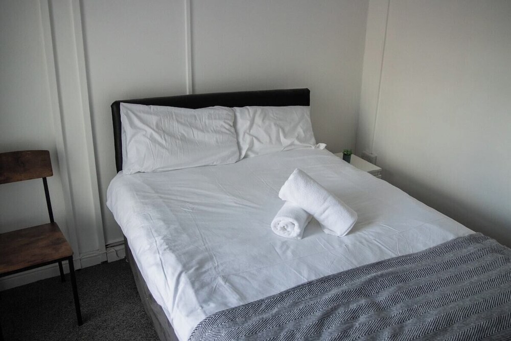 City Centre 6-bed Swansea Getaway