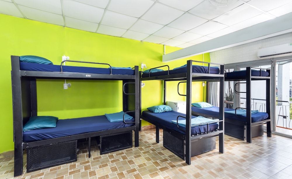 Hangout Hostel HCM