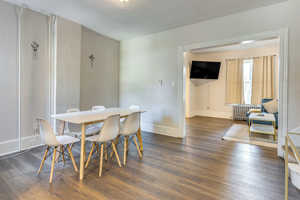 Shop & Dine: Central Stroudsburg Townhome!