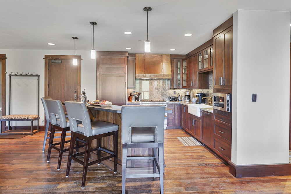 Arrowleaf Lodge at Deer Valley Resort - Three Bedroom Residence #315 3 Condo