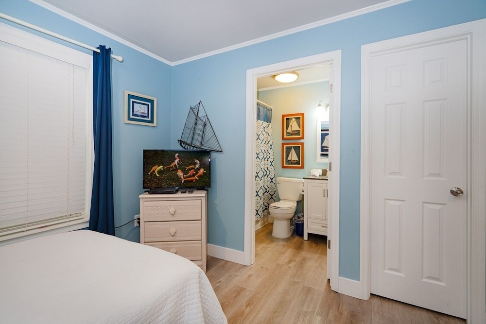 Beachside Villa 2 Bedroom Condo by Redawning view 5