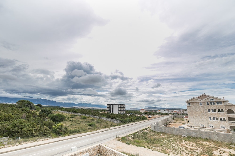 Lovely Apartment in Novalja near Sea Beach