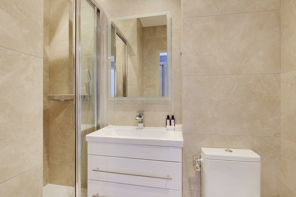 Chic Apartment - 2br/6p - Roquette