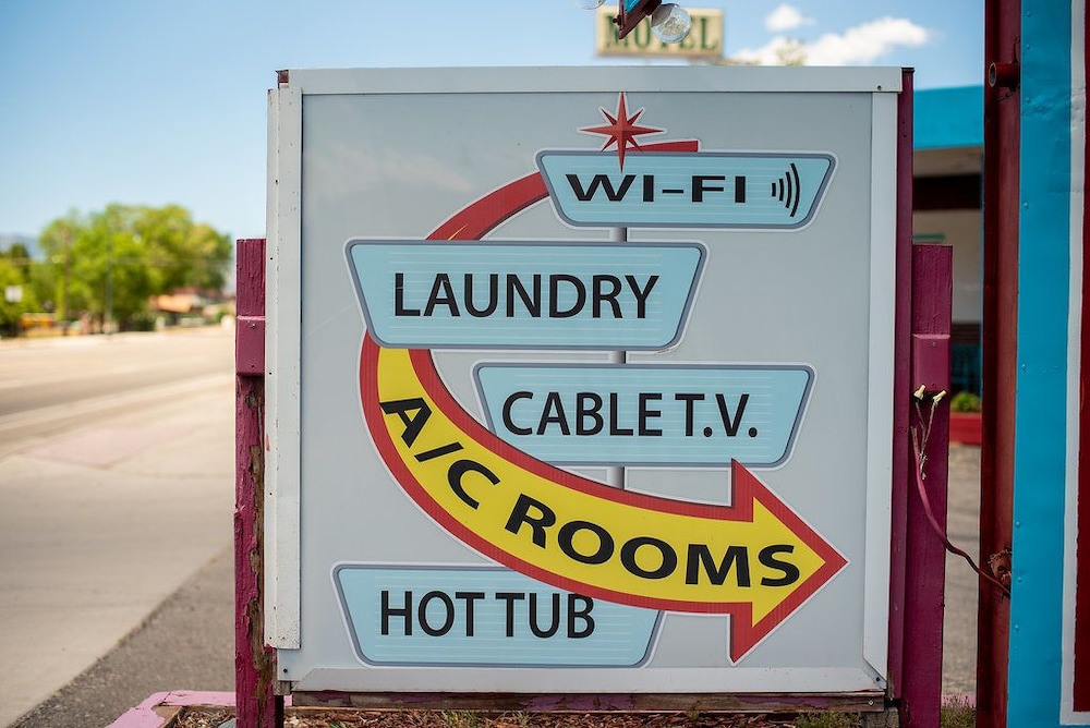 Circle R Motel