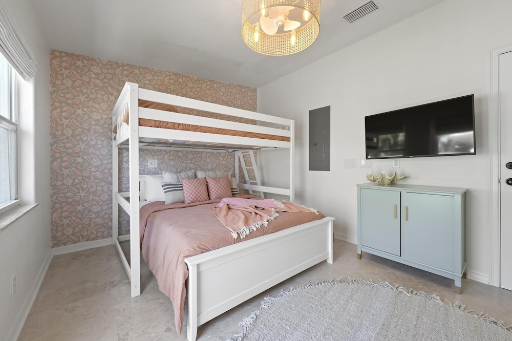 Latitude Adjustment Ami 3 Bedroom Home
