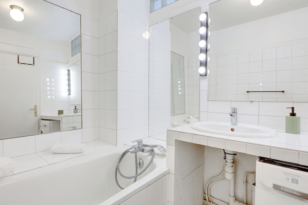 Charming 1BR Steps from Saint-Germain