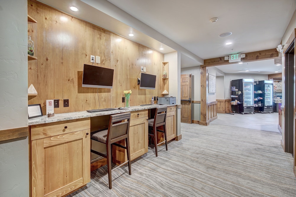 Spacious, Updated Townhome With Private Garage 3 Bedroom Condo