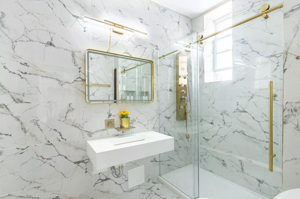 Luxury Living in the Heart of NY - Property Image 10