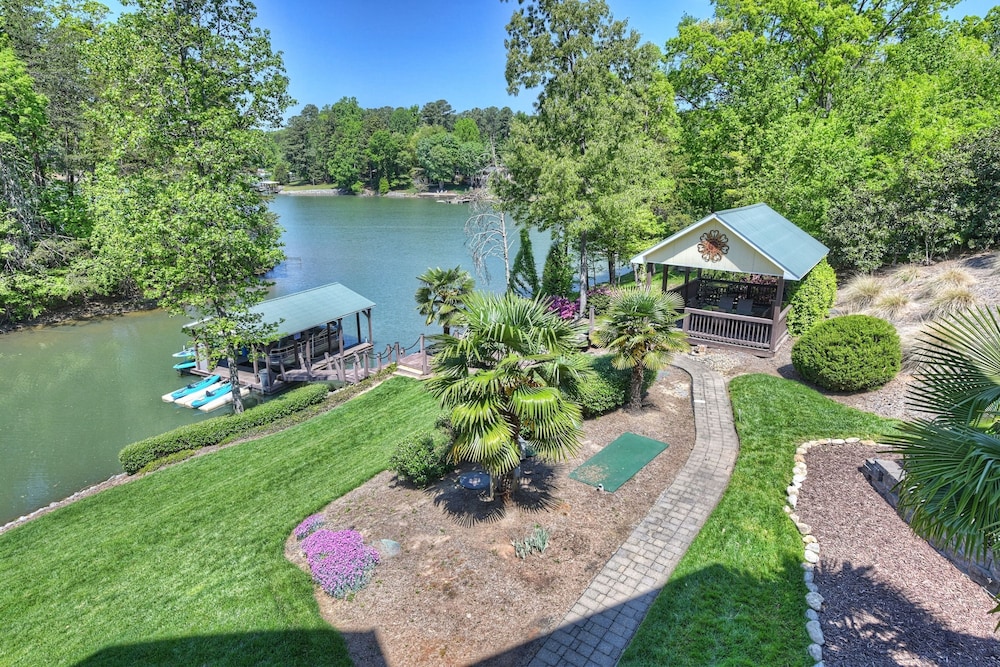 Jake s Lake House by Avantstay Lake Gazebo