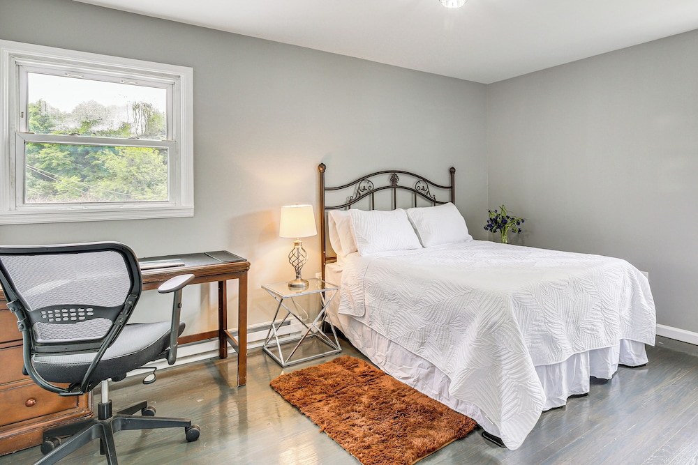 3 Mi to Main St: Modern New Paltz Home