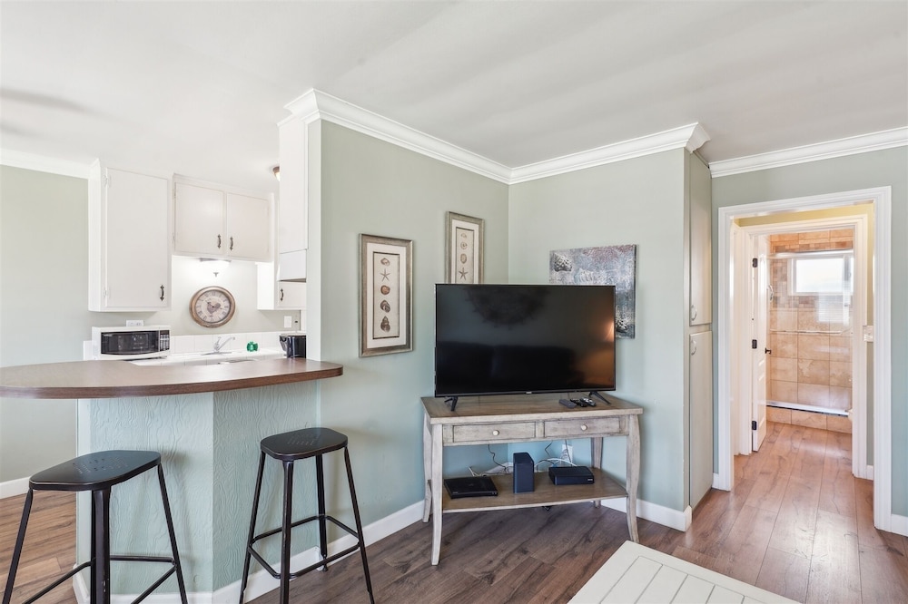 1 Bed Beach Condo #131 1 Bedroom Condo by Sunset Shores Condominiums