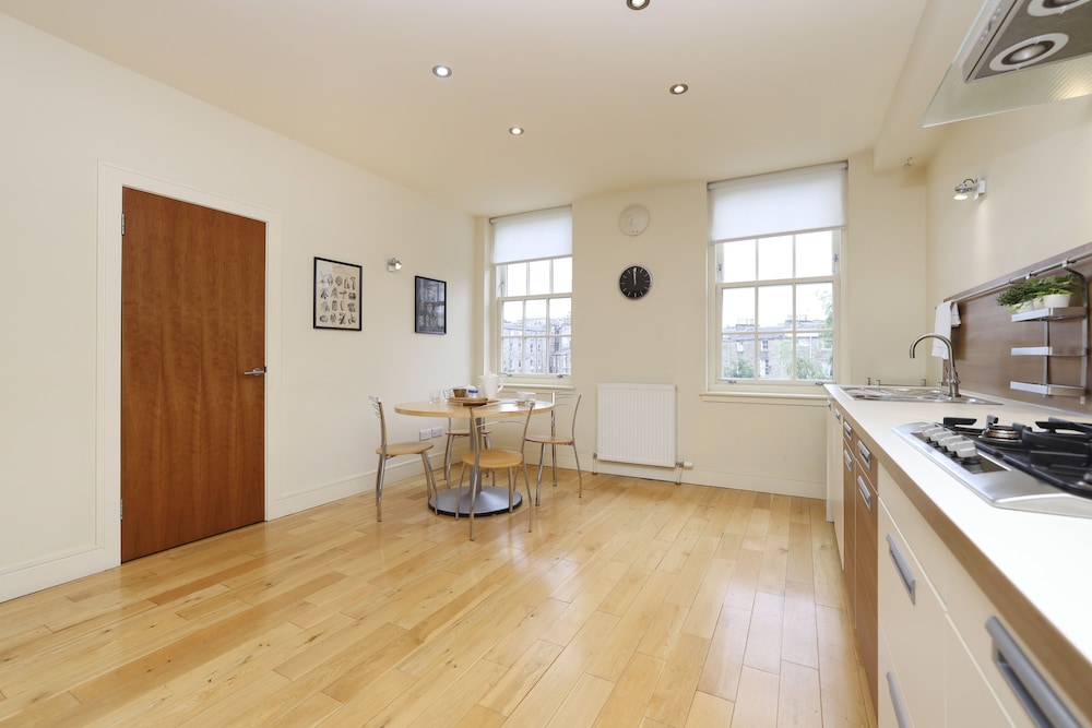 JOIVY Executive 2-Bed Apt With Stunning Roof Terraces view 4