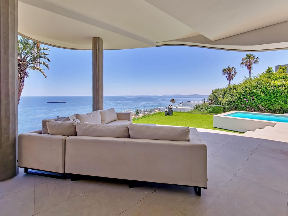 Ocean Villa - Ultra Luxury Villa in Bantry Bay