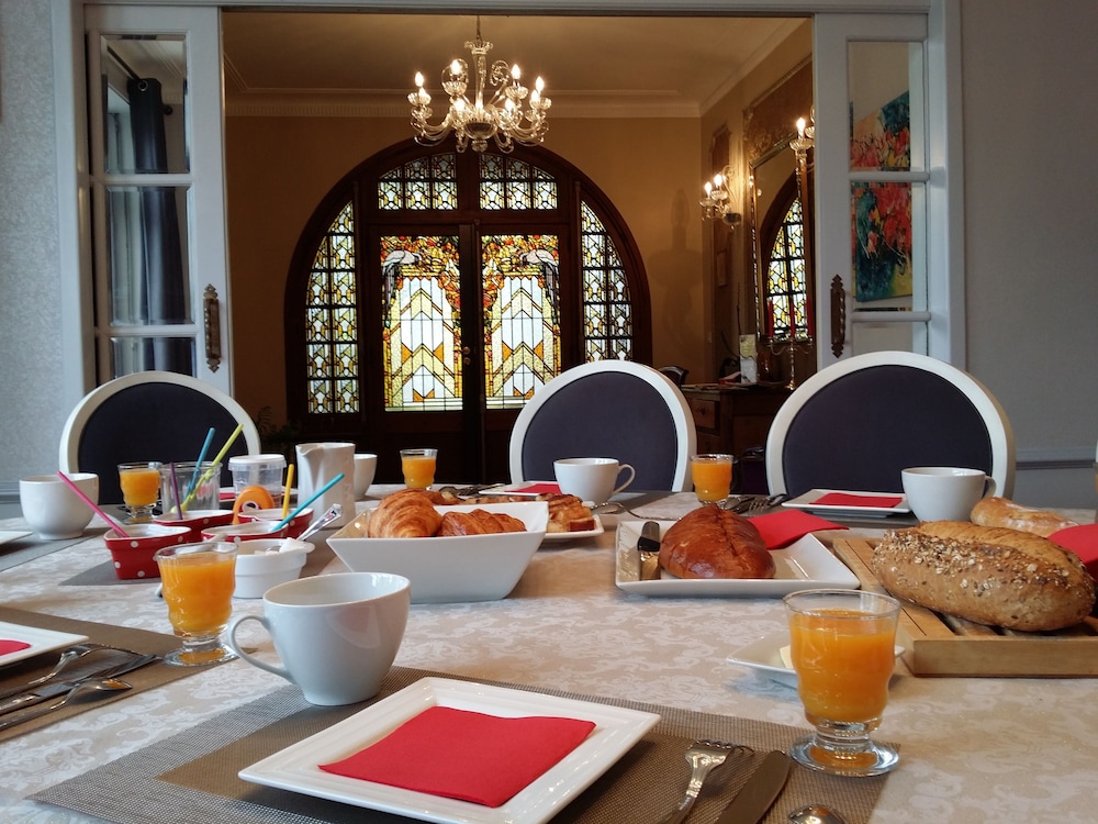 Castel Bayeux Guesthouse