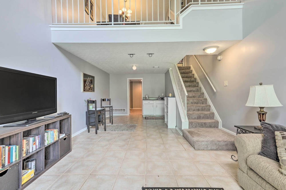 Norcross Townhome ~ 18 Mi to Dtwn Atlanta!
