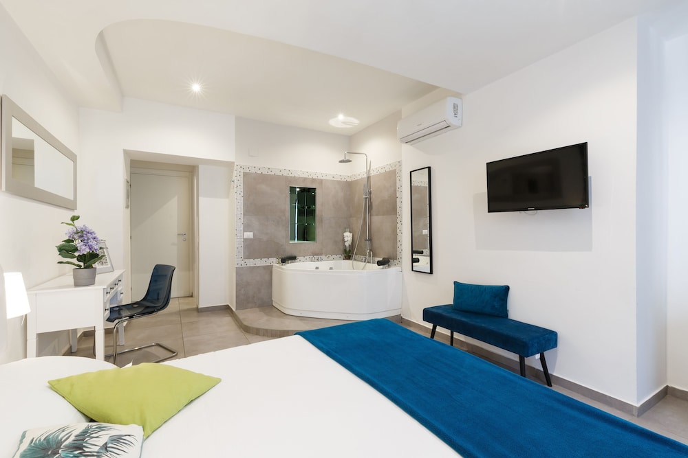 Aeterna Suites Collection
