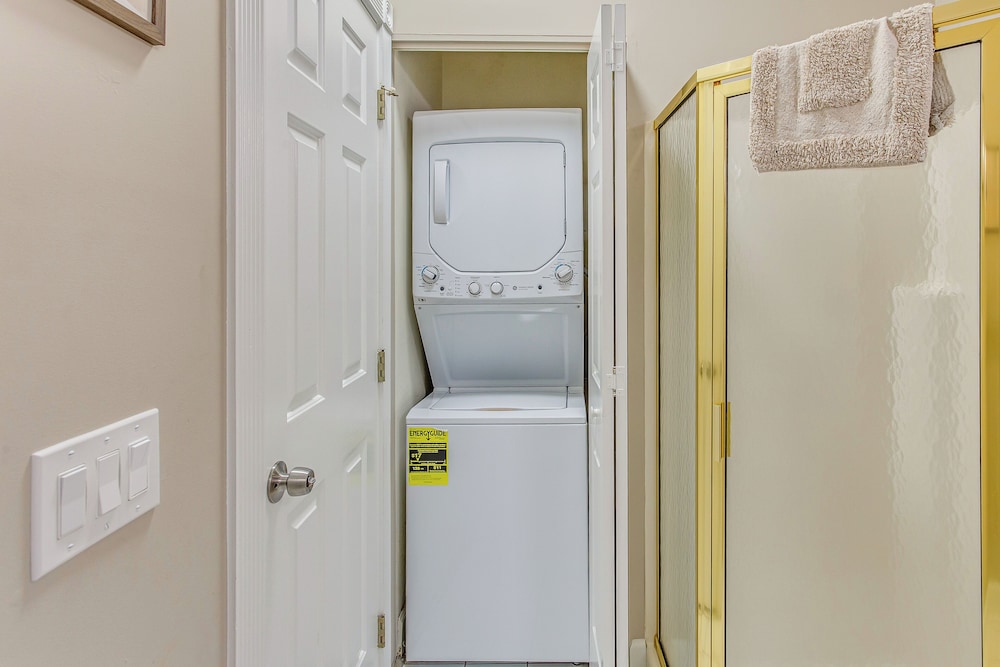 2 Mi to Ocean: Myrtle Beach Condo w/ Balcony