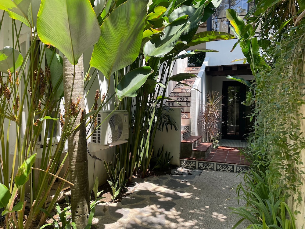 Martini Suites & Villa