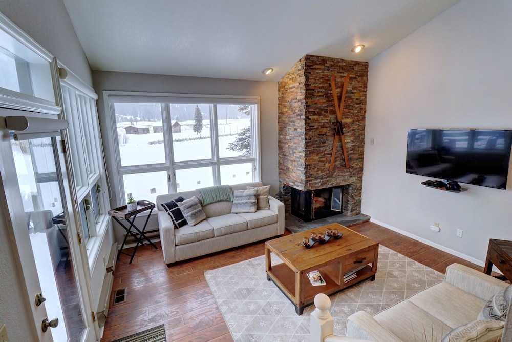 Private Mountain Town home Pet Friendly with Great Views - WD12 by Redawning