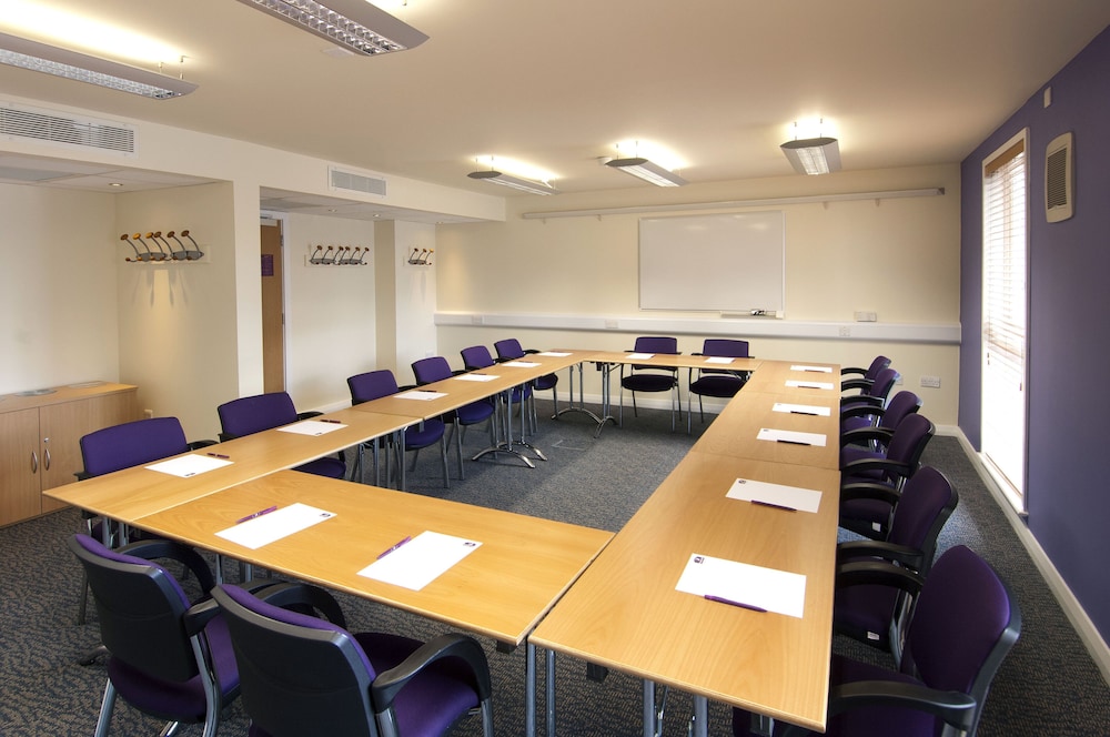 Premier Inn Bristol Cribbs Causeway - M5 J17