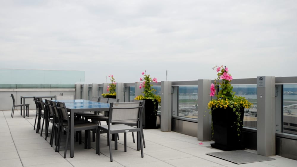 Bluebird Suites near National Airport