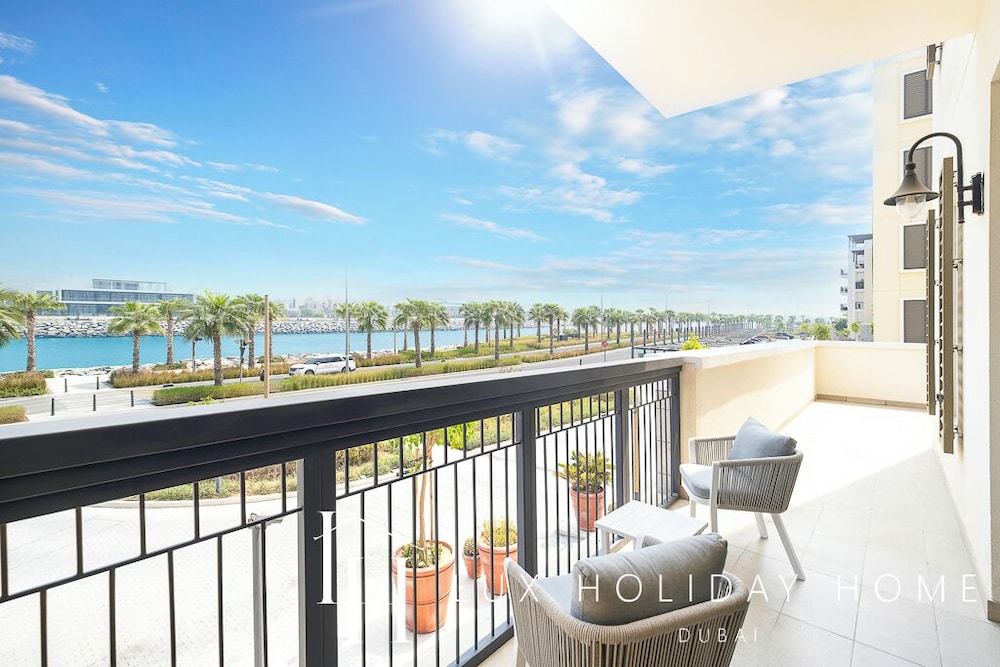 LUX The Elegant Sea View Suite
