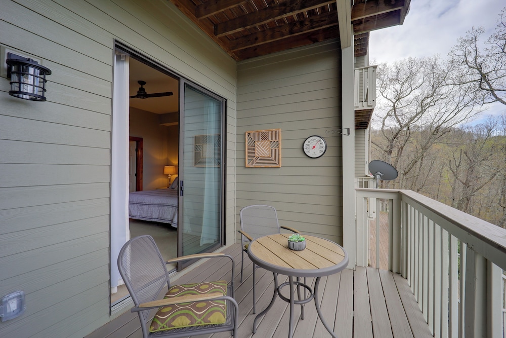 36 Mi to Asheville: Mtn-view Home in Burnsville! view 3