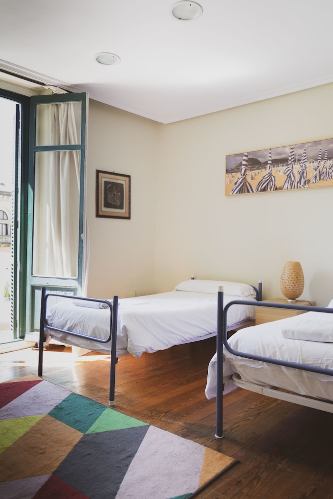 San Sebastian Vacations - Urban House Hostel - Property Image 7