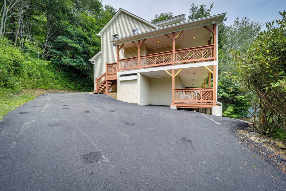 Seven Devils Hideaway w/ View Near Sugar Mountain! view 5