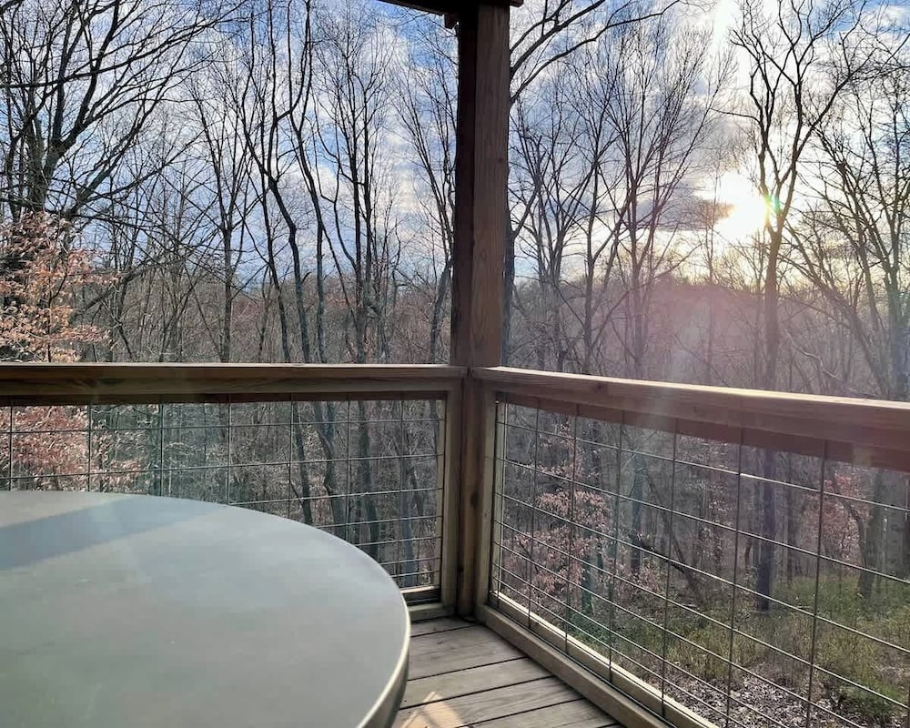 The Treetop Retreat Family Getaway in Scenic Hocking Hills