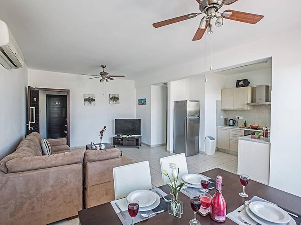 Apt Faye, Beautiful 2bdr Pernera Apartment view 5