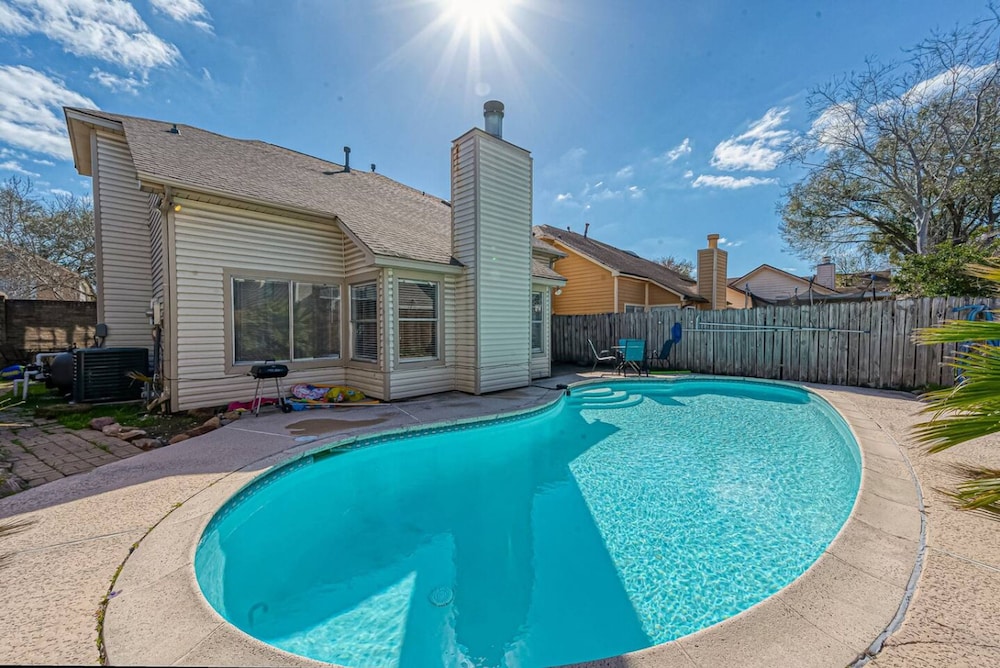 Beat the Heat in Katy Tx - Arcade Room Pool