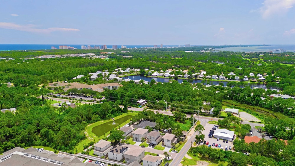 Family-friendly, Close to Beach & Game Room Windswept by Avantstay